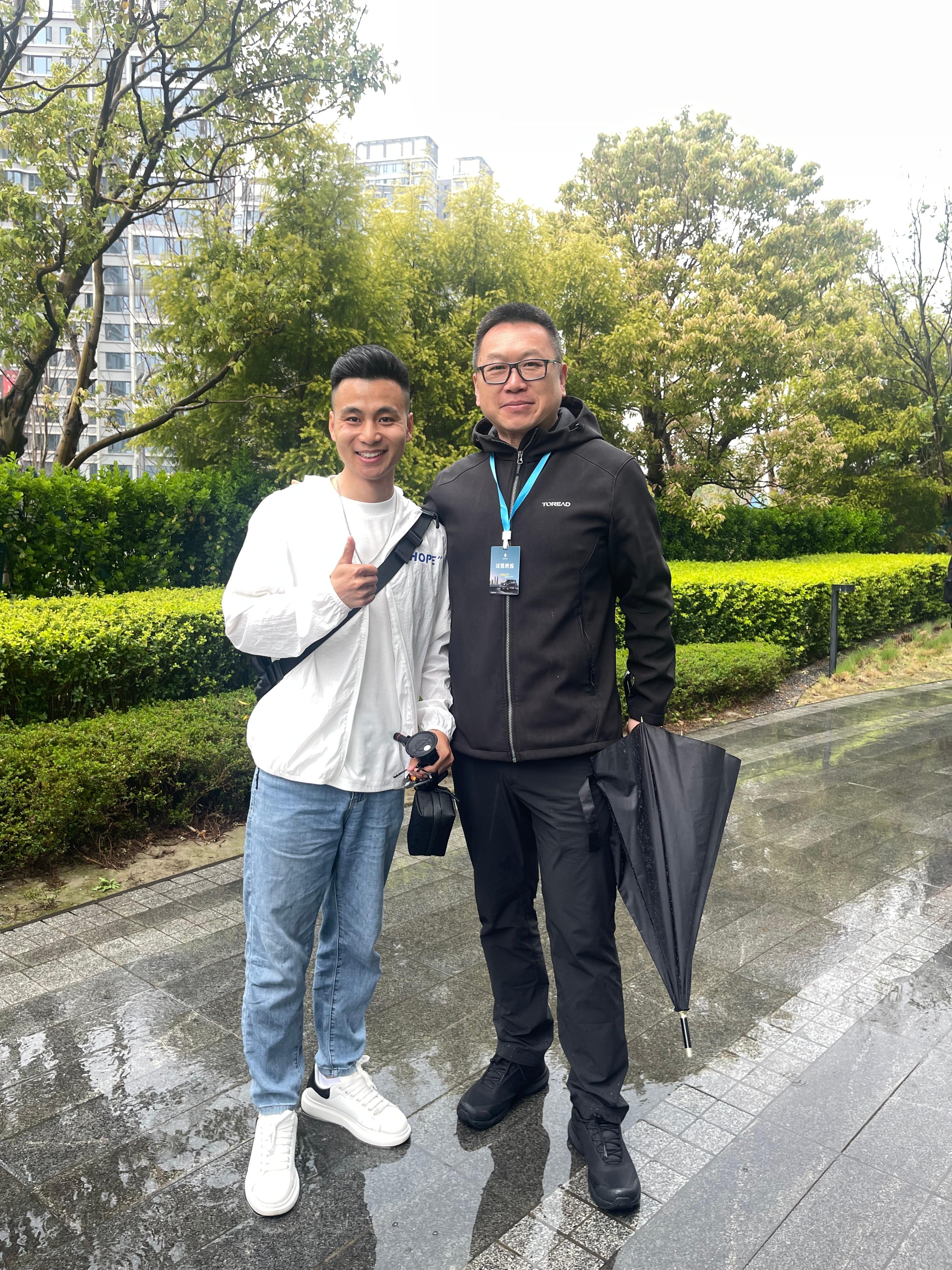 杜大哥人又高又壮又帅！我合影秒变小迷弟[嘻嘻][心] ​​​
