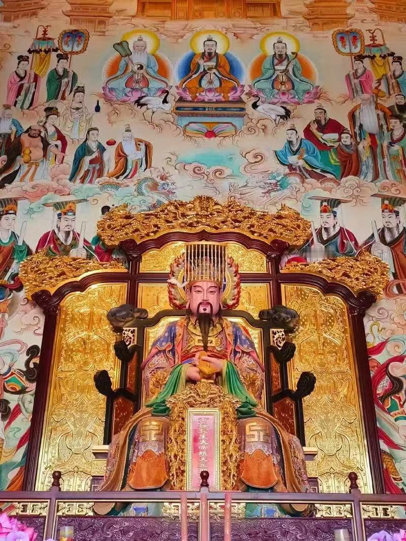 民俗多听肖老道 农历五月初一日，为高上神霄玉清真王南极长生大帝圣诞。玉清真王为道