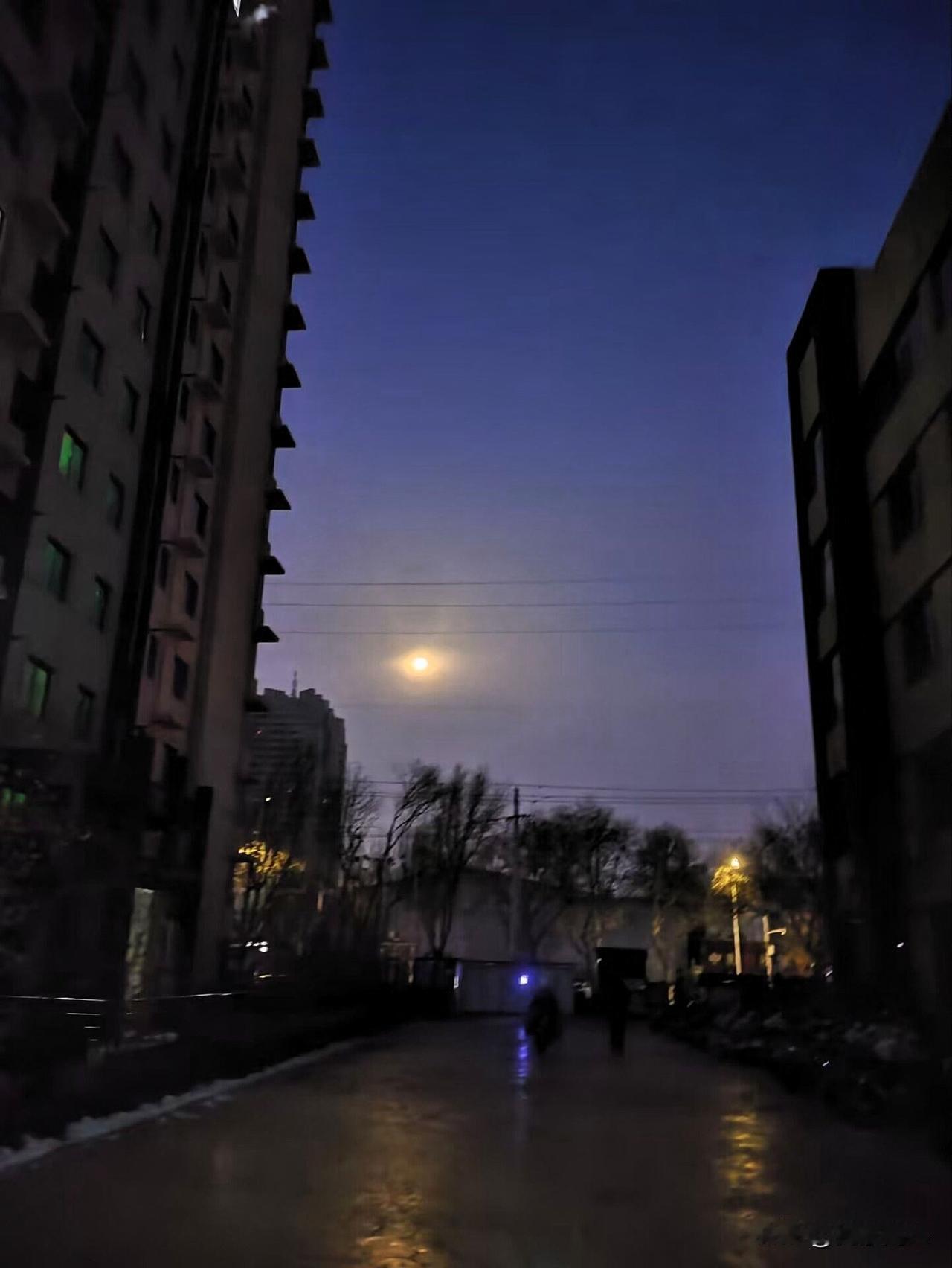 春节的烟火气里，藏着全年最密集的社交考验[害羞]
走亲访友的连环提问、同学聚会的