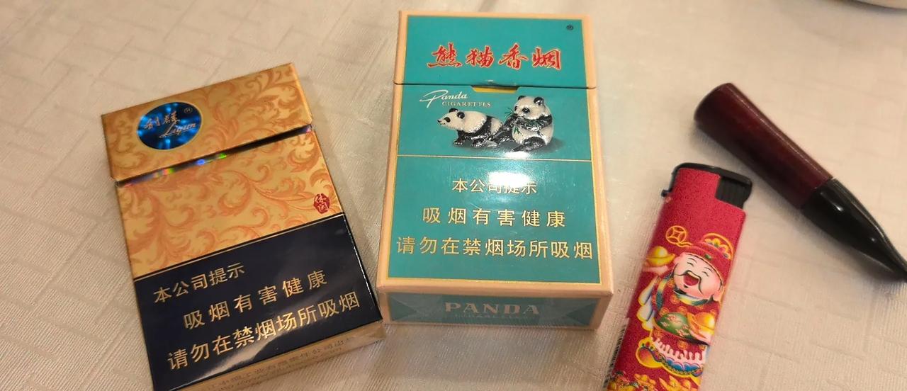 虽然烟草有害健康，但目前不禁止生产主要有以下几方面原因：
 
经济因素：烟草行业