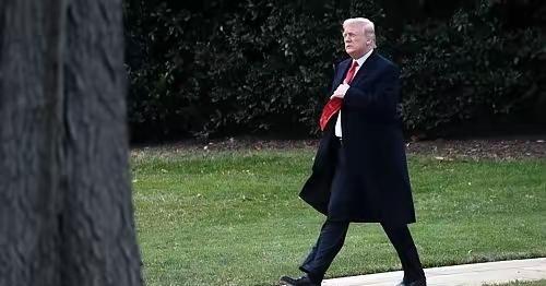 特朗普 ，八十多岁，精力很充沛，据说他养生的秘诀是吃大量的阿司匹林，日常三餐以 