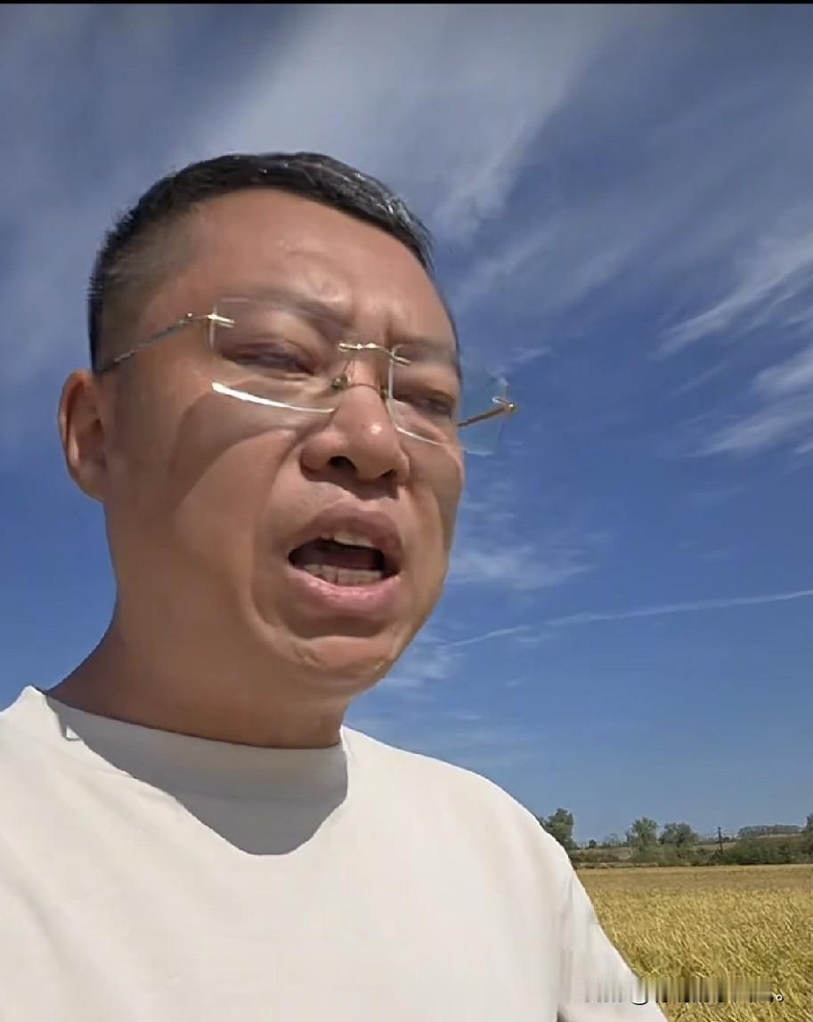 小故事！
    这次 大壮带着媳妇儿和孩子，去南方旅游。大壮 刚开始问王百万去