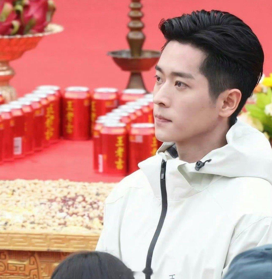 丞磊[超话]  丞磊《玉簟秋》开机路透，期待新剧[爱慕] ​​​