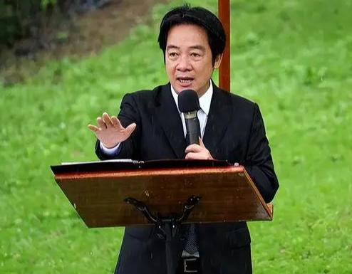 他跪过杀我同胞的殖民者，还说要对侵略者感恩
小李有时候会想，一个人要换掉多少血液