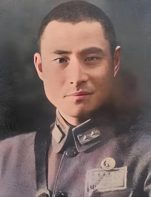 1975年，蒋介石得知黄维被特赦的消息后，立刻邀请他前往台湾，不仅补发了他被俘2