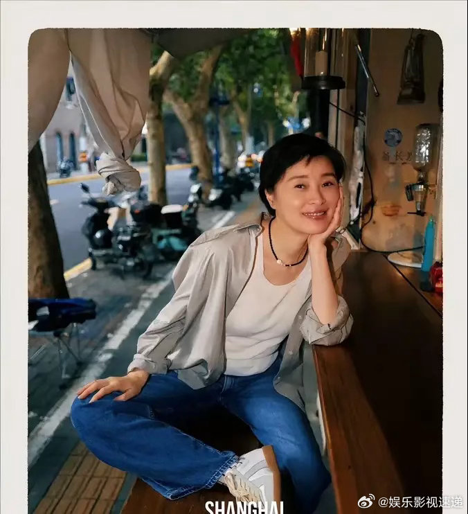 我表妹亲眼见过吴越，她说了一个大实话。说吴越根本不是电视上的那样。荧幕里的吴越，