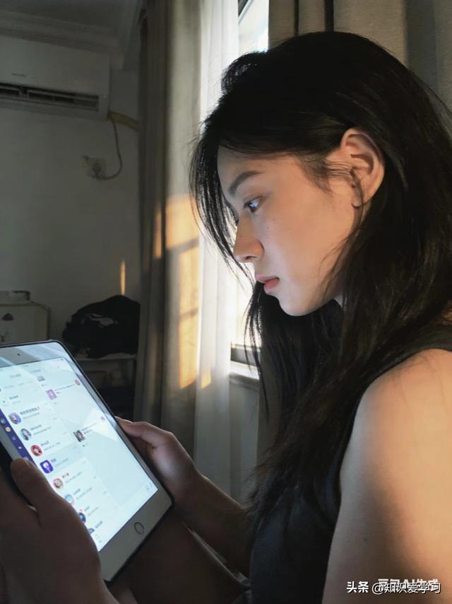 退休老干部深夜狂轰女幼师微信，聊天记录曝光引全网震怒：披着“关心”外衣的骚扰何时