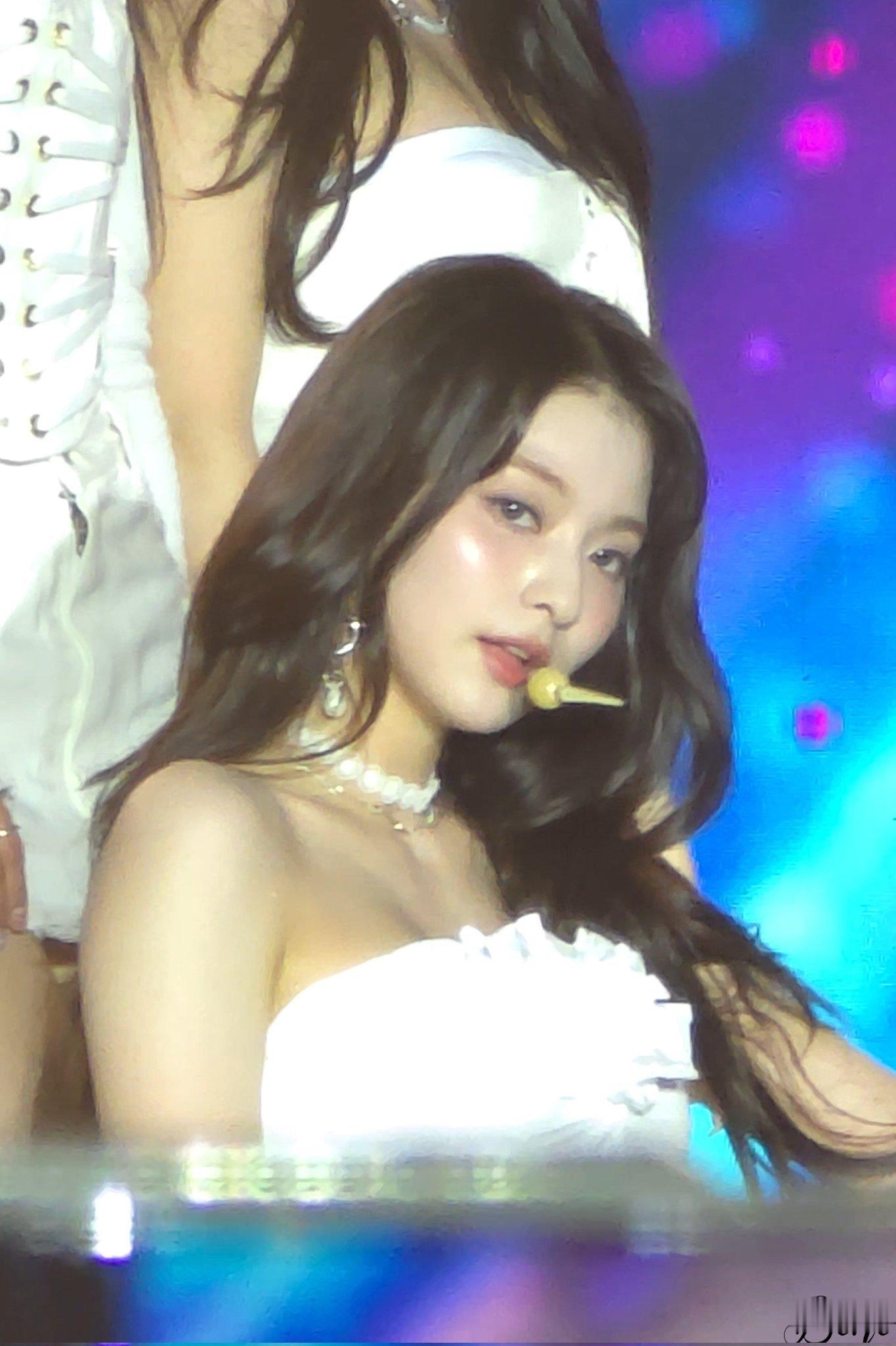 #李娜炅[超话]#🐣#蜜桃笑颜李娜炅# [图片]240511 KWAVE MU