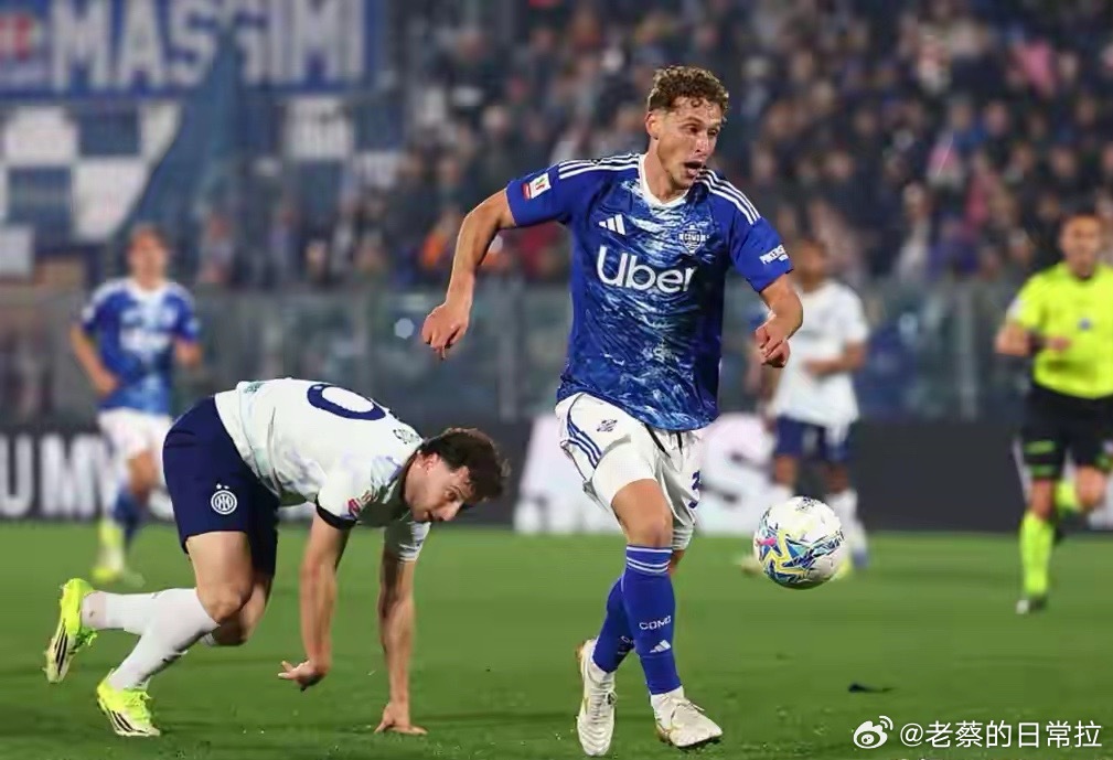 在意大利杯半决赛首回合，国米客场0-0闷平科莫，全场仅3次射门且无一射正，被球迷