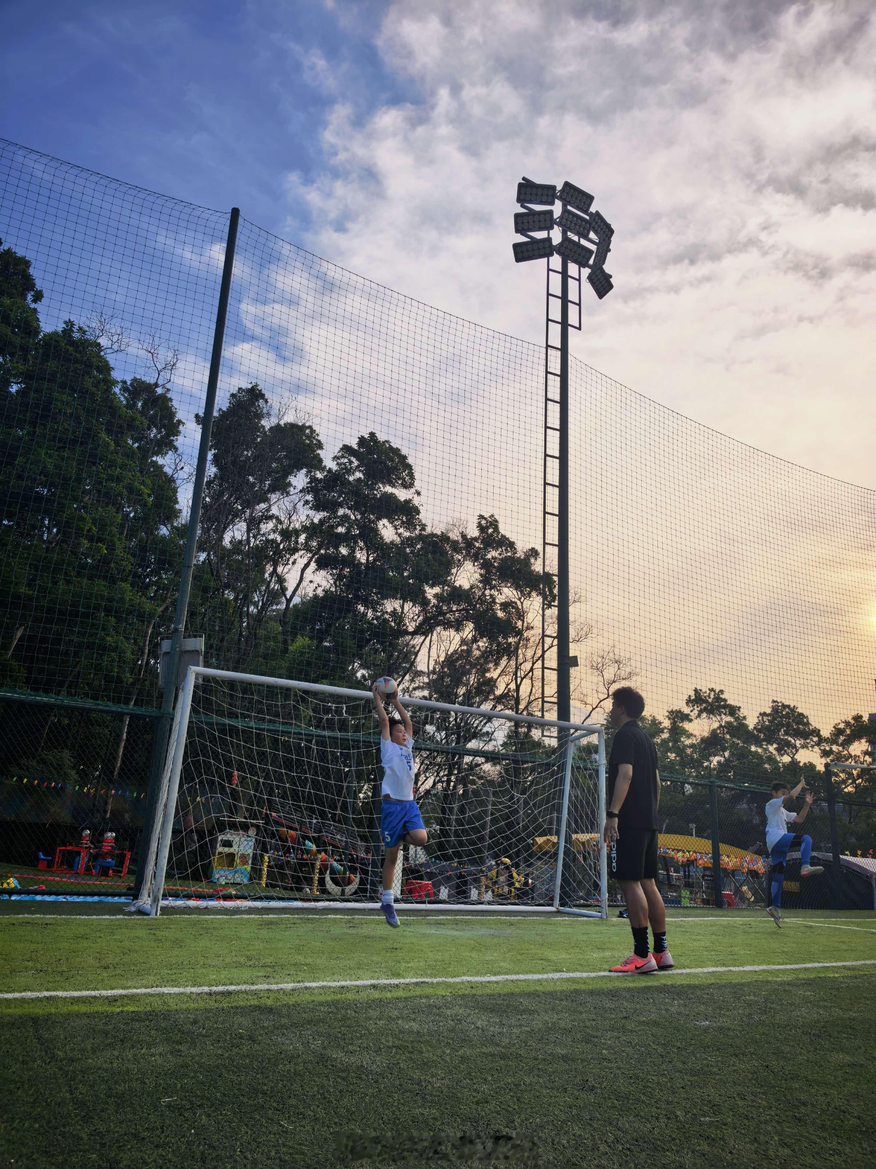 ⚽有梦就去追！一直陪着你！ 