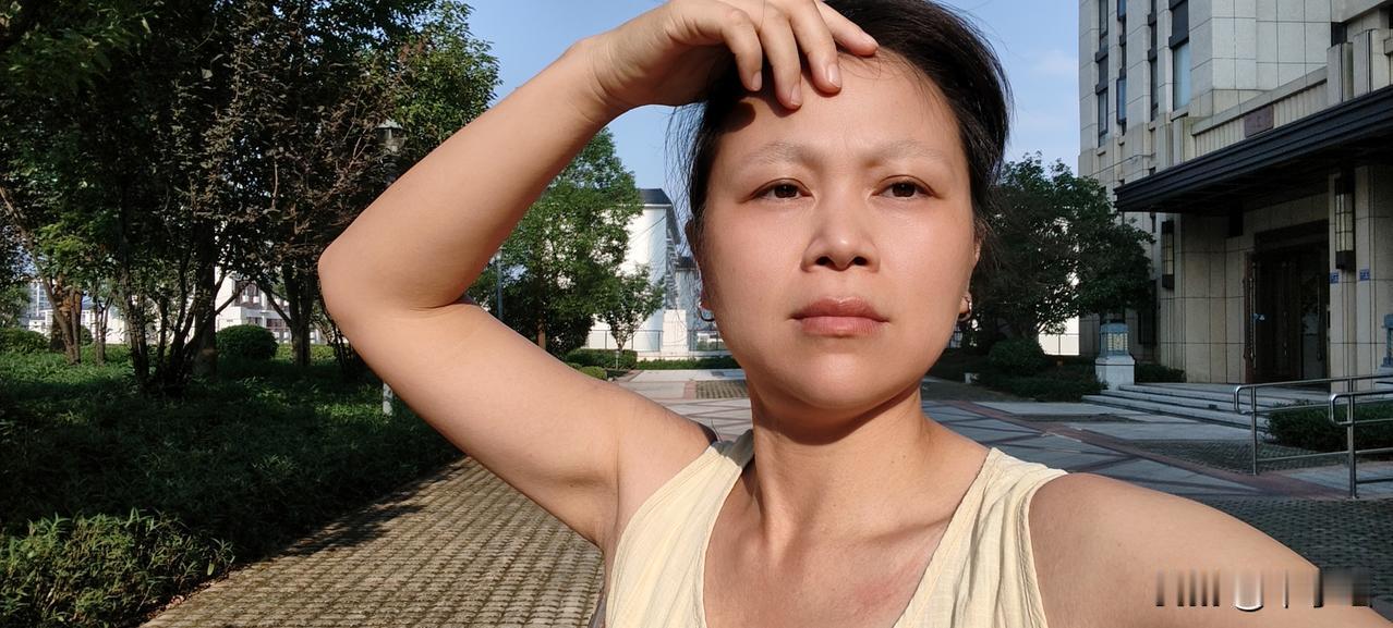 有些人站着说话不腰痛，殊不知他们几分钟的快乐，而我却一辈子也无法得到，这种痛苦和