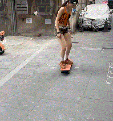 还好我按了暂停，要不然小姐姐就惨了！