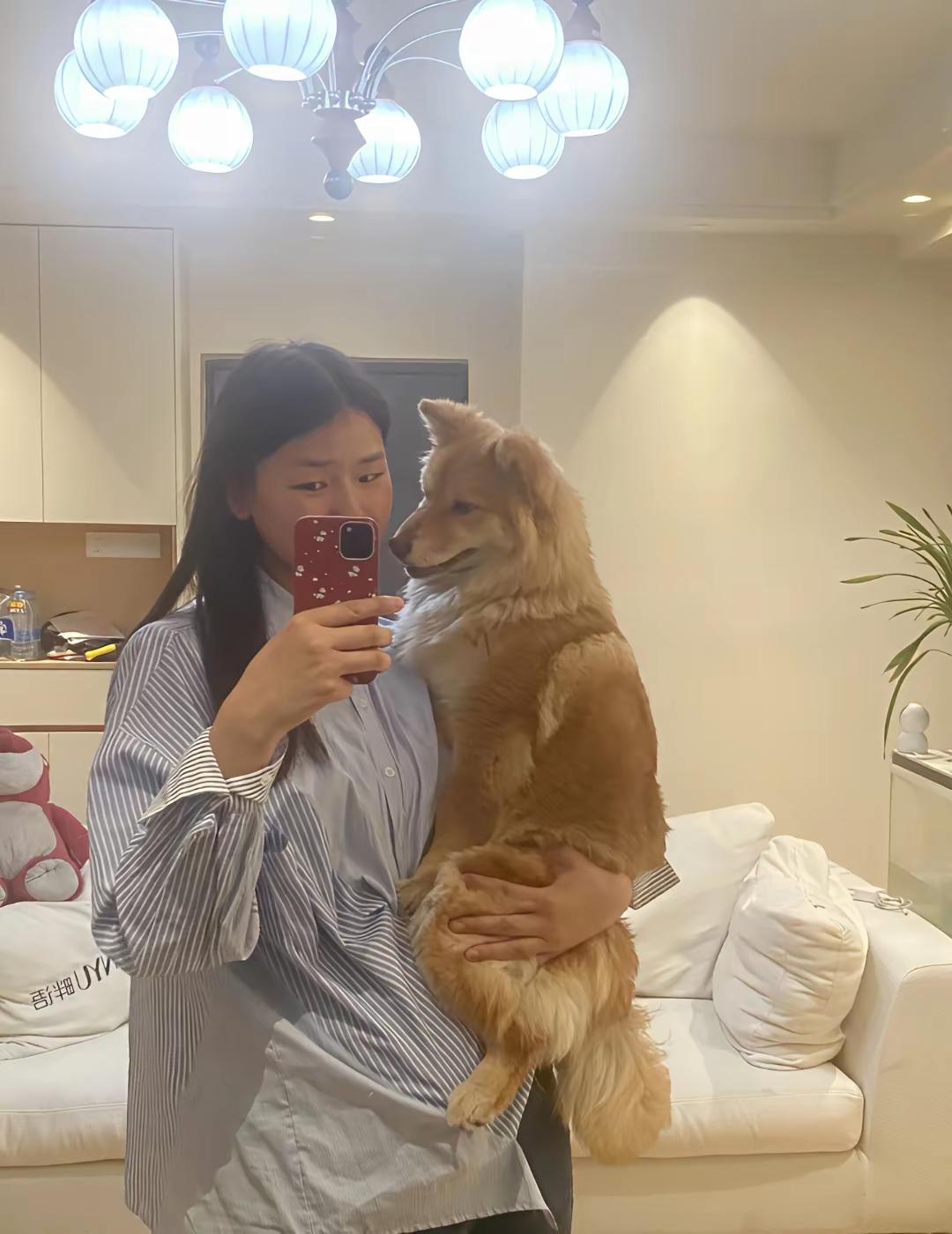 养狗之后，连孩子都不生了，因为狗就是孩子……

这说明什么？说明养狗扰乱了人的认