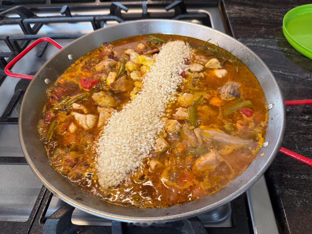 Paella Valenciana de Conejo.巴伦西亚版的鸡兔肉Pae