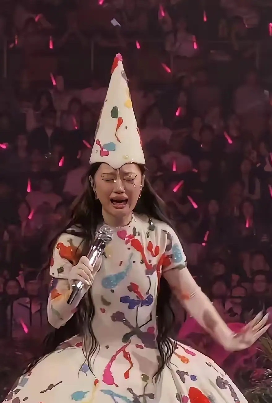 终于有人说透了！单依纯之所以造型经常翻车不是团队的问题，而是她自己的审美其实也就