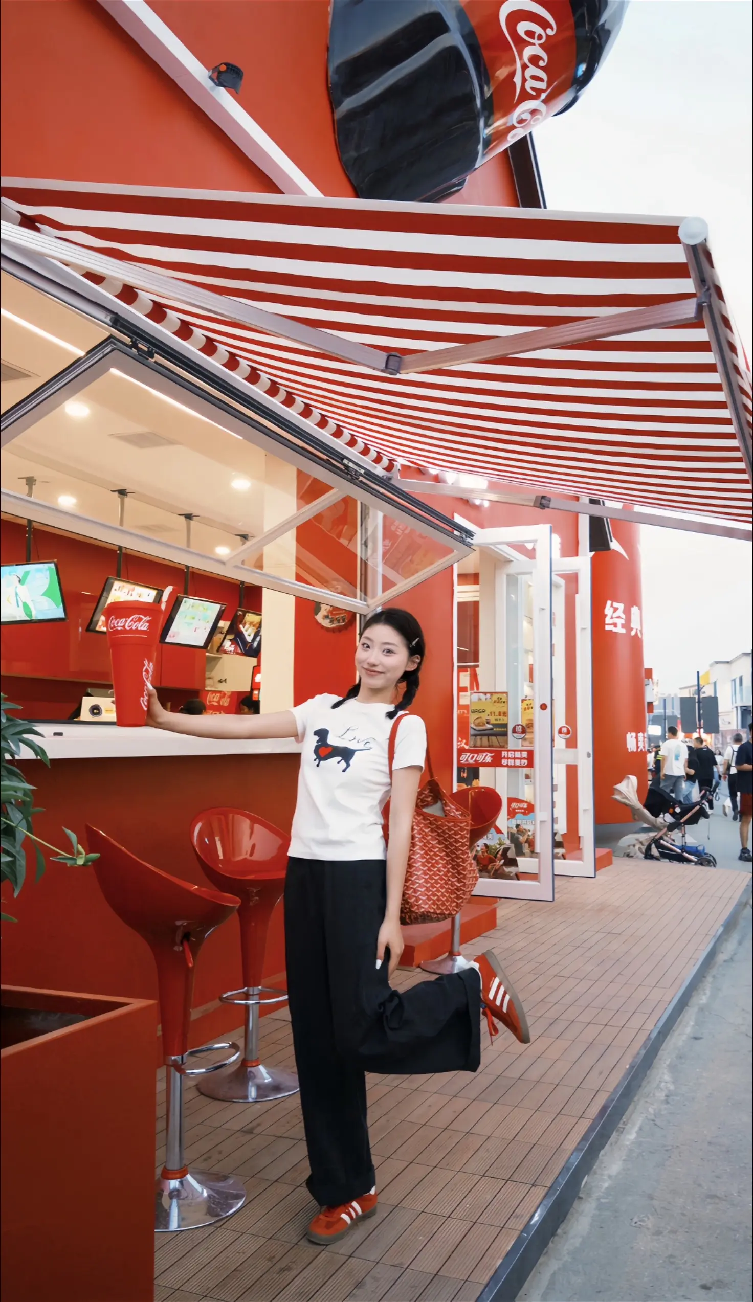 希望你像晴天一样明媚然后好好吃饭.