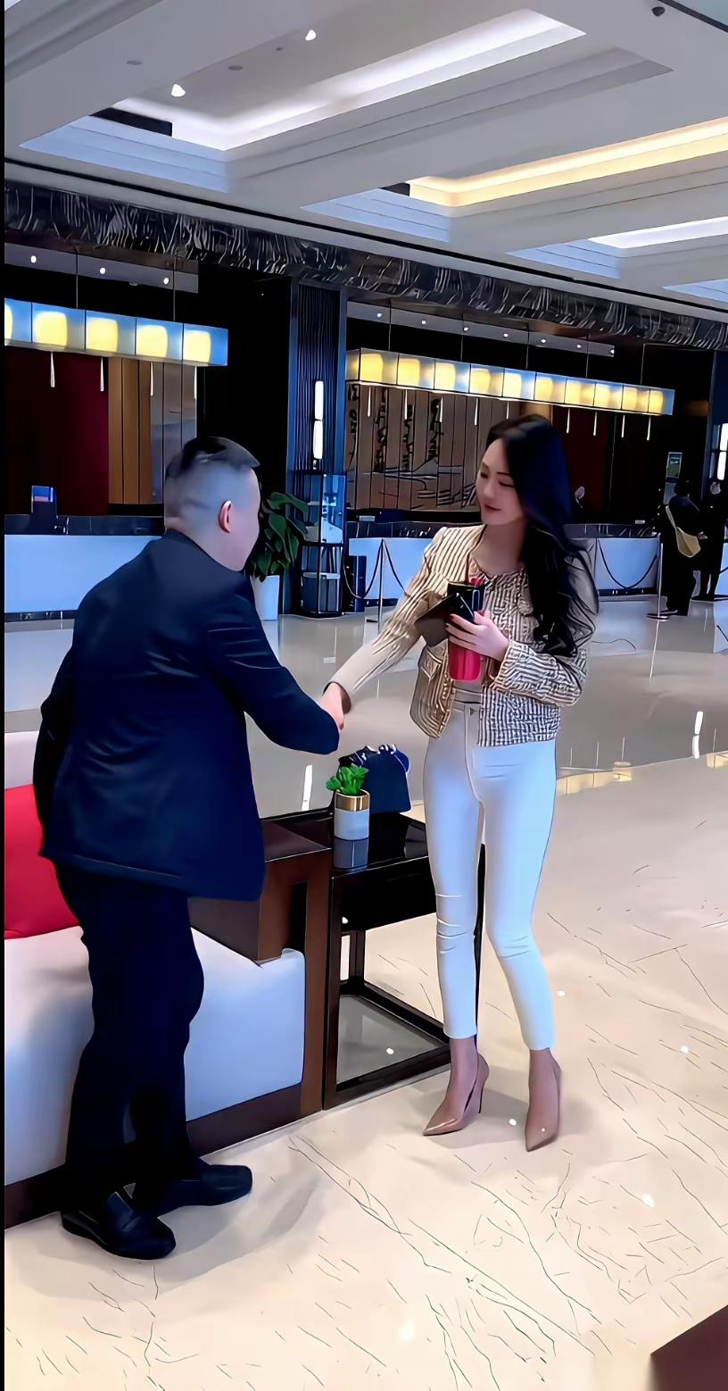 现在这年头，所谓的拜师学艺，早就不是过去那种端茶倒水、潜心学艺、传业授道的老规矩