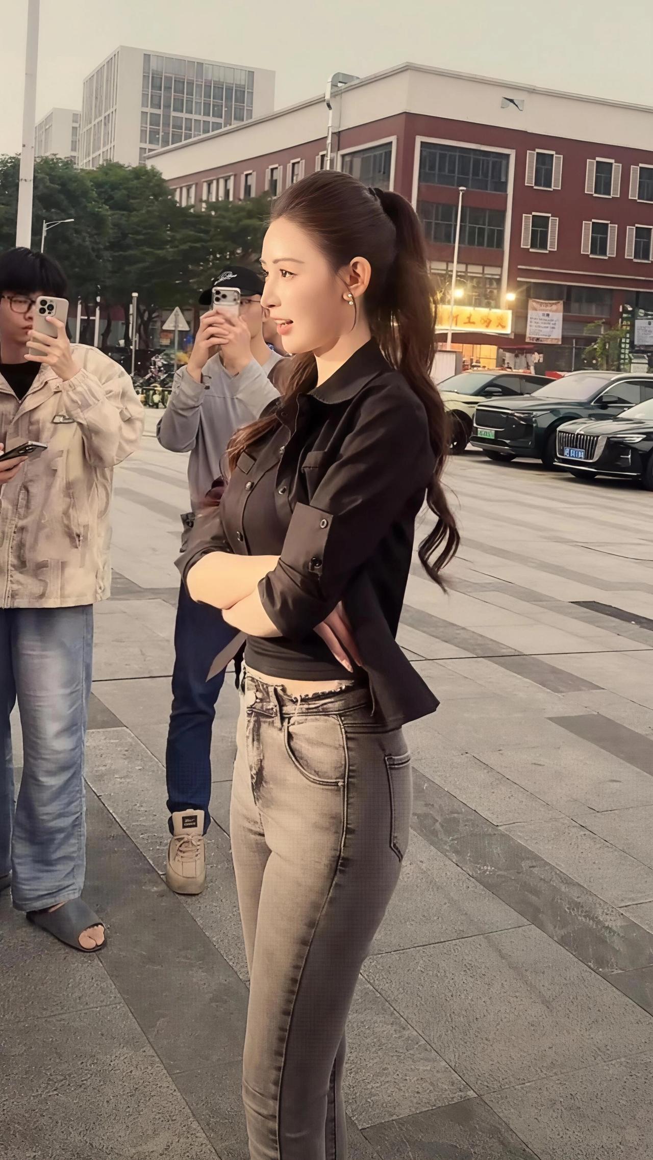 @敏敏💫 @小敏～ 
御姐 大长腿 美女 极品身材