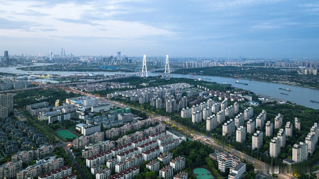 上海住宅新规，阳台“半计容”取消8平米限制，封闭阳台也算一半面积。支持优化阳台政