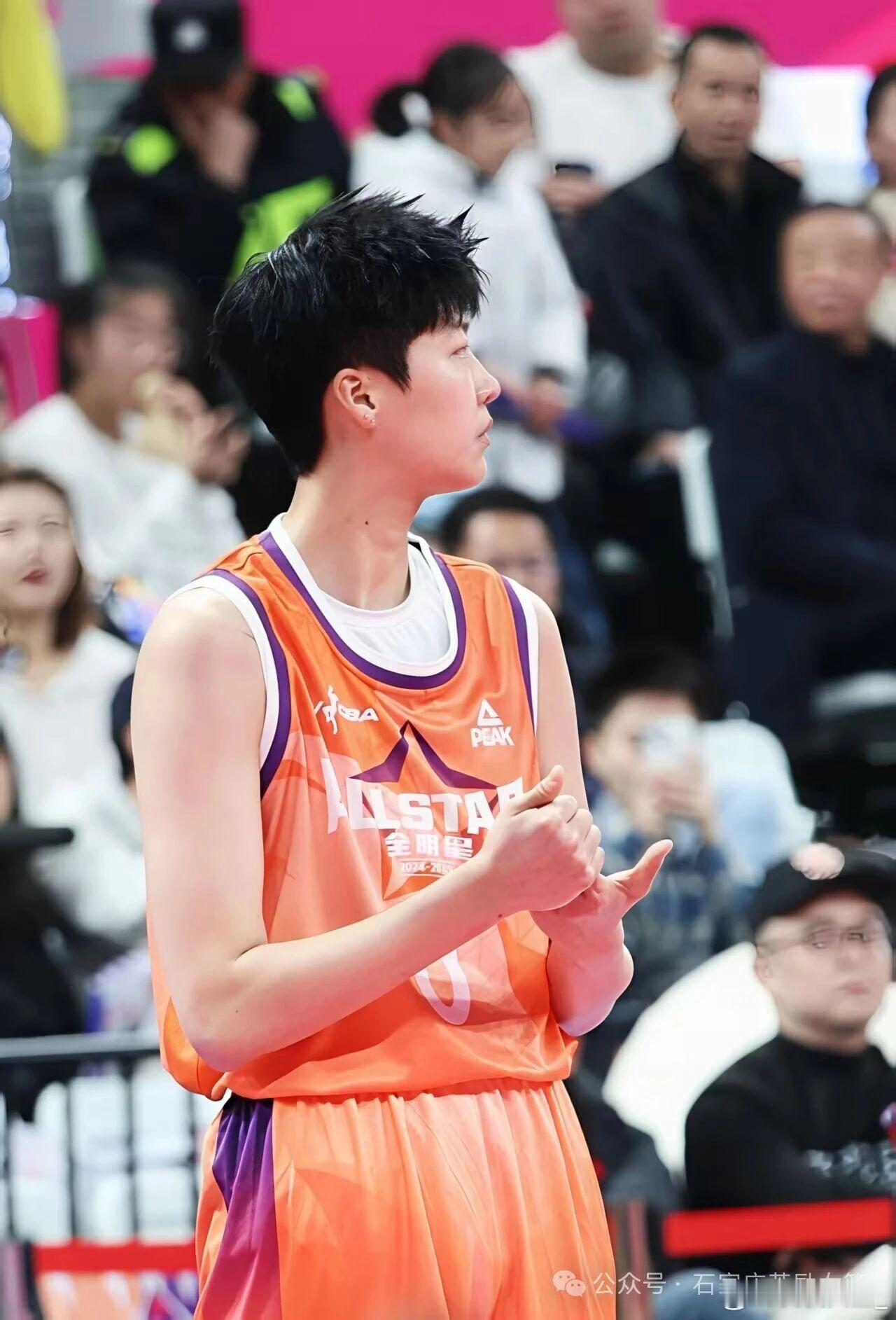 【河北女篮官宣新阵容 李雨萌、王梓伊、罗怡璐等新援加盟】  官方宣布新赛季阵容，