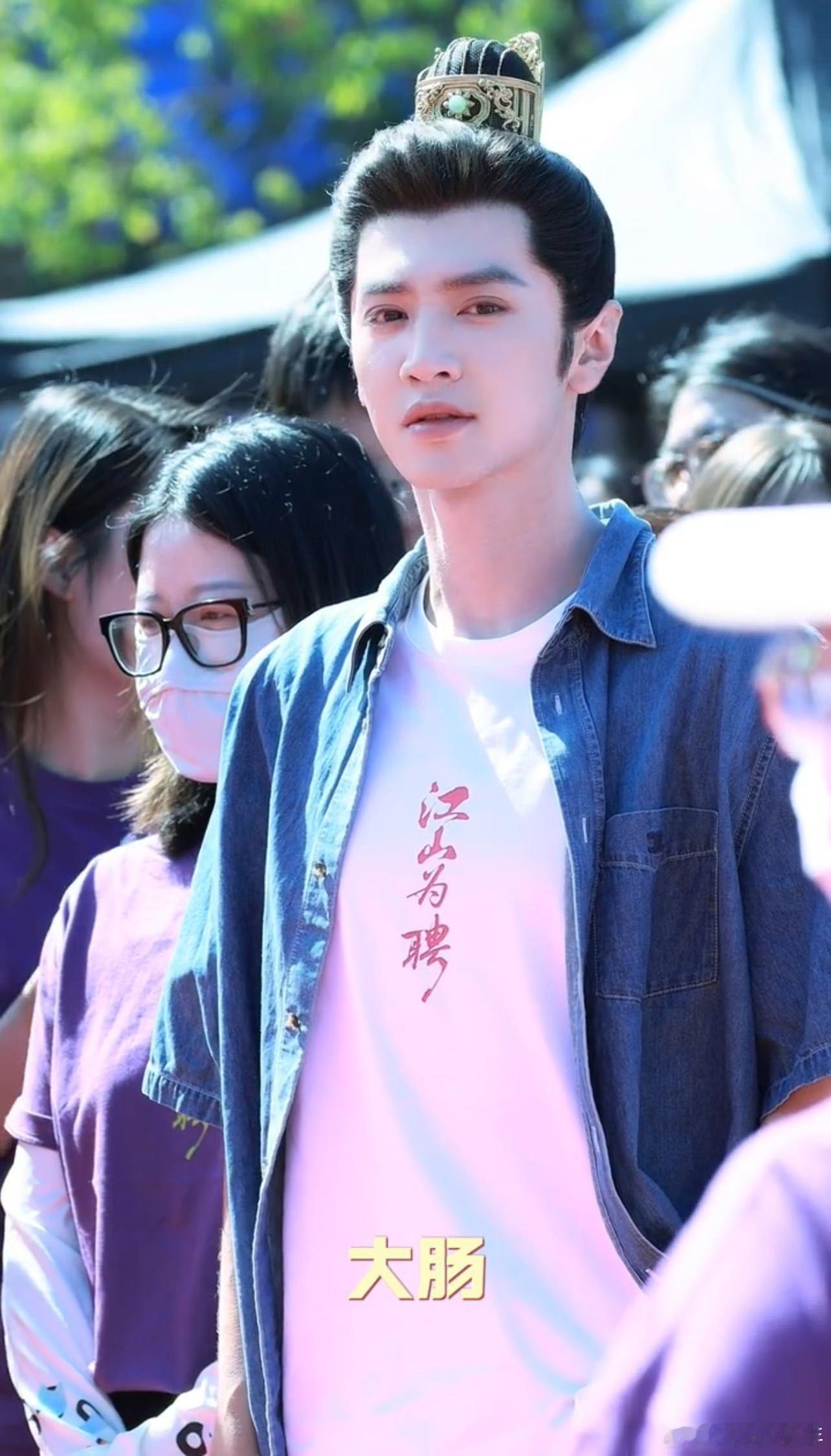 陈哲远江山为聘开机出妆 陈哲远的英寡气质今天完全在线，开机出妆照一出，帅度直接拉