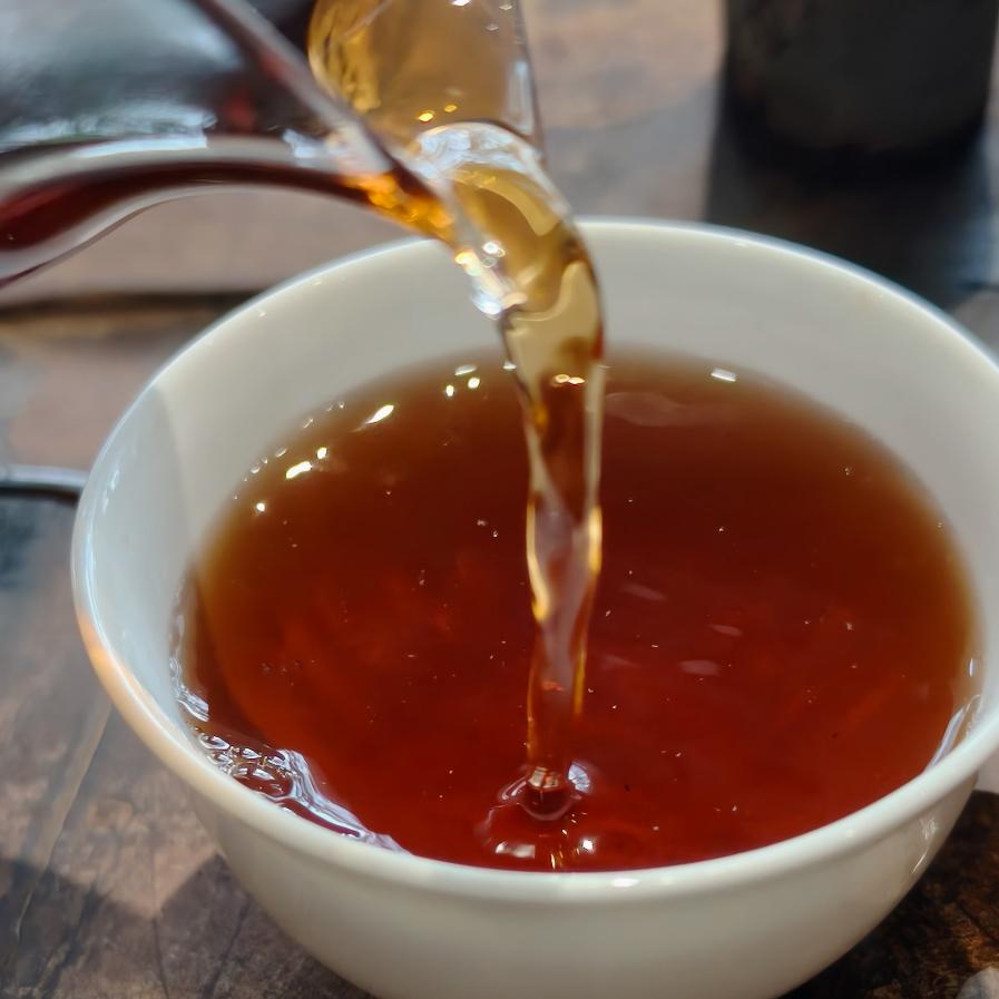 千万别学人喝茶，喝茶对身体好，不一定对你身体好。因为茶这玩意，扶强不扶弱，身体弱