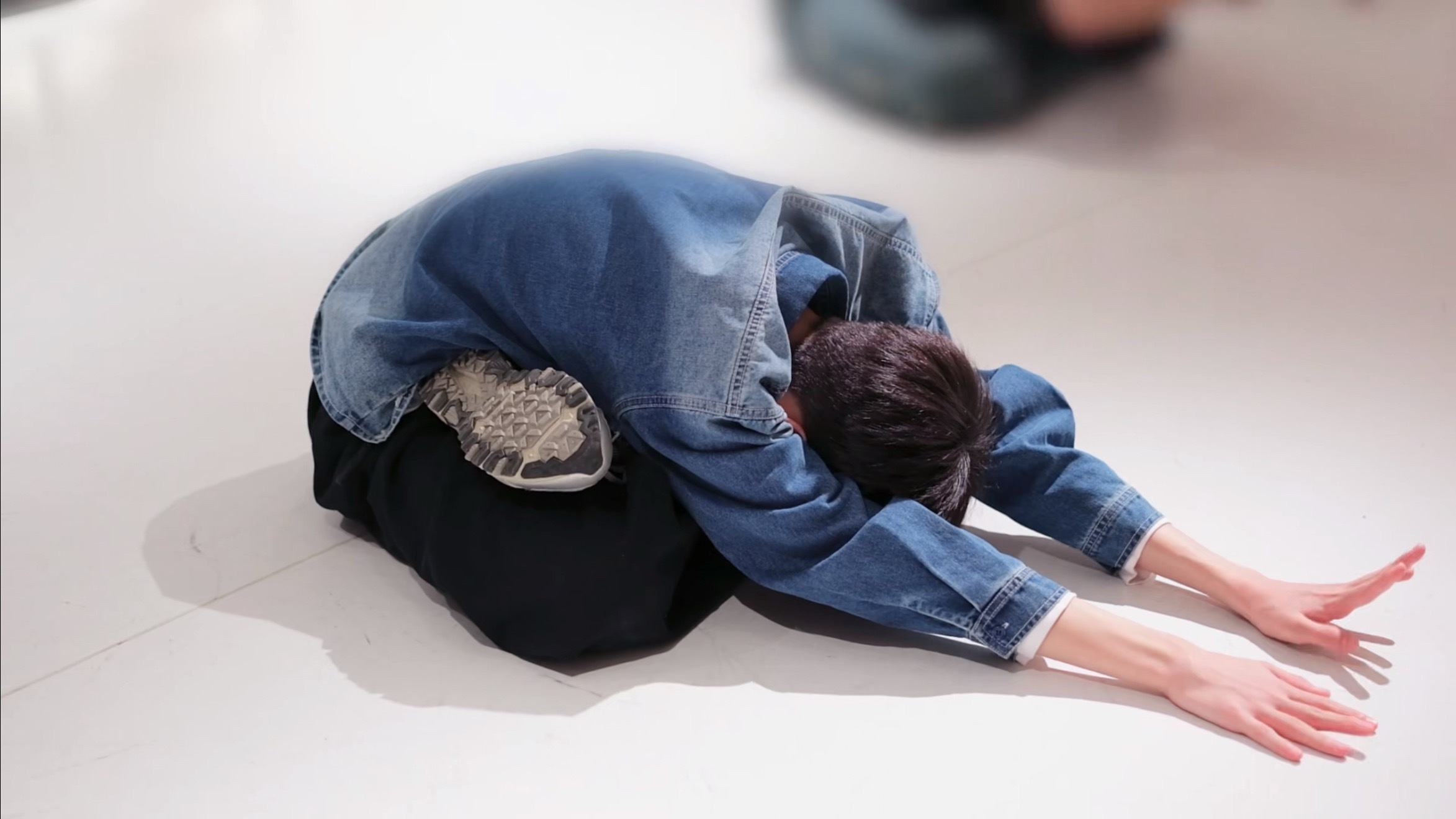 小小一坨 但好长的胳膊和好大的手 