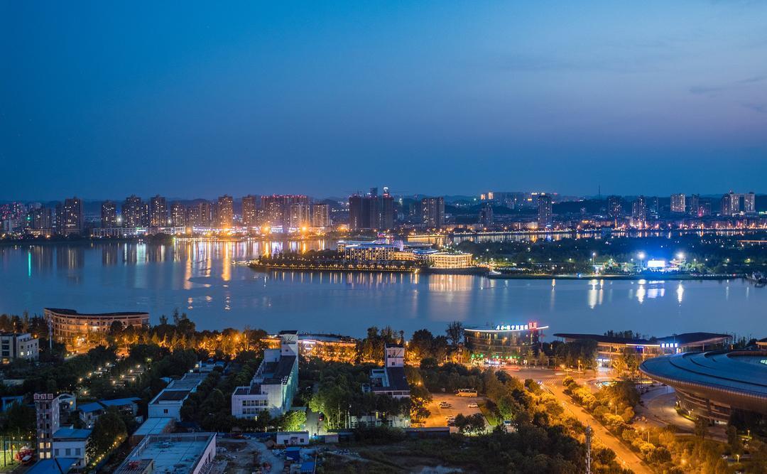 之前总刷到安庆的低调评价，抱着随便逛逛的心态去，结果彻底被圈粉!
这座“宜城”真