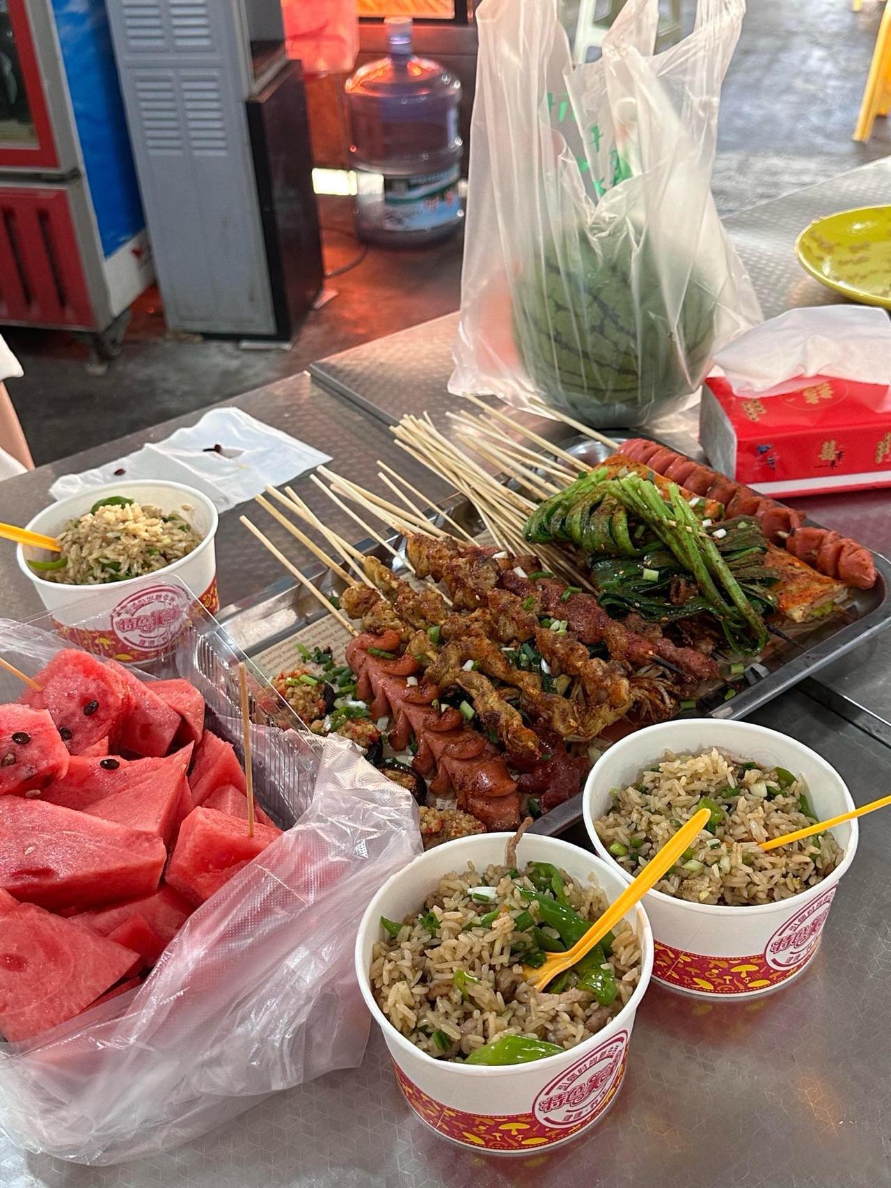 今日聚餐是在是不知道吃点啥