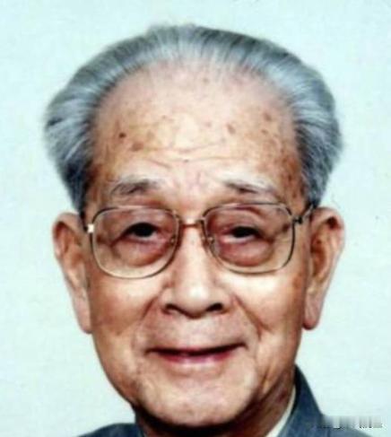 1988年的一天，已辞职赋闲的纪登奎在家里吃饭时，突然头一歪倒在了地上，家人发现