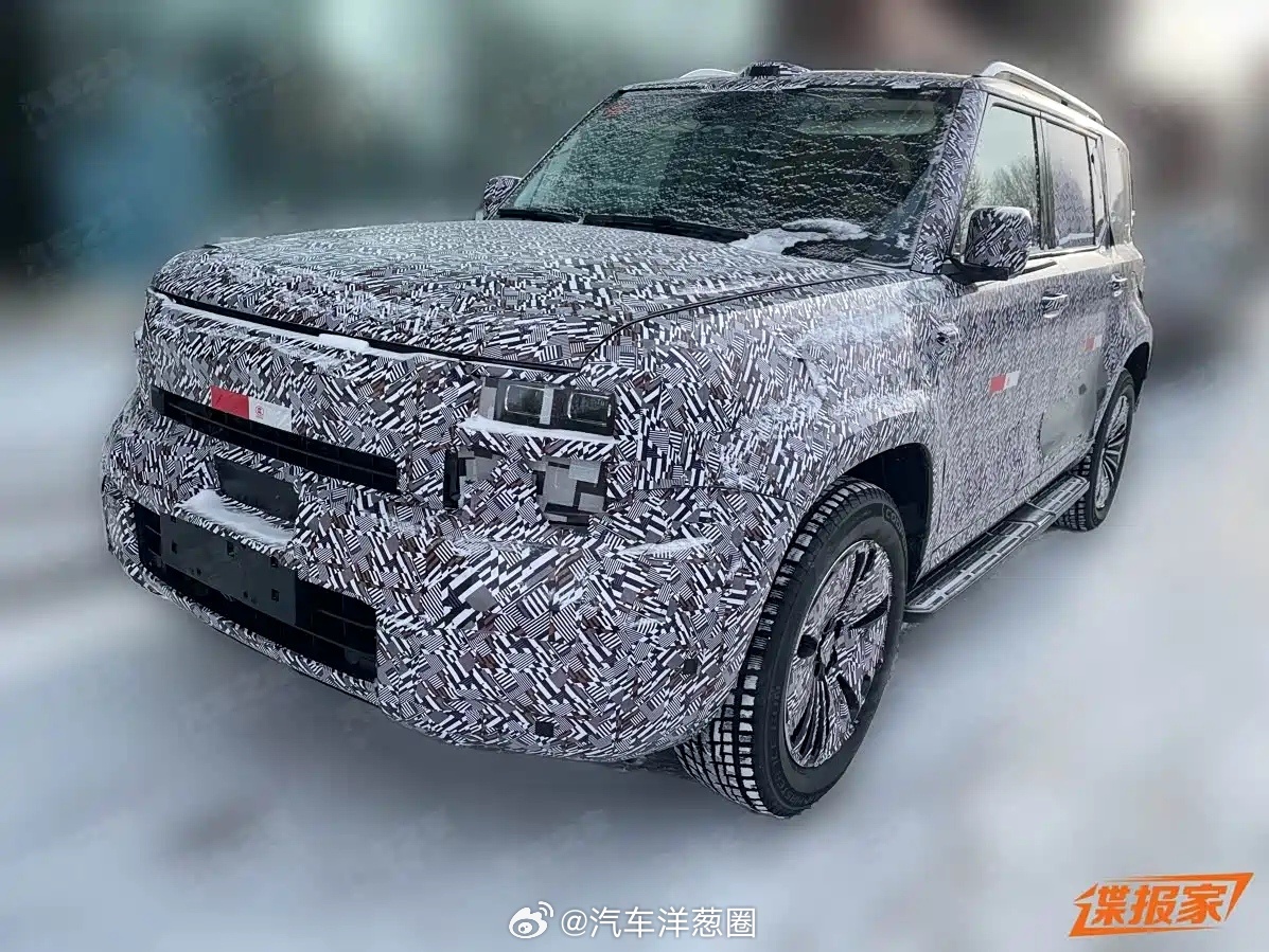 疑似哈弗全新SUV谍照曝光，方盒子硬派造型+三排6座布局从底盘来看该车可能采用承