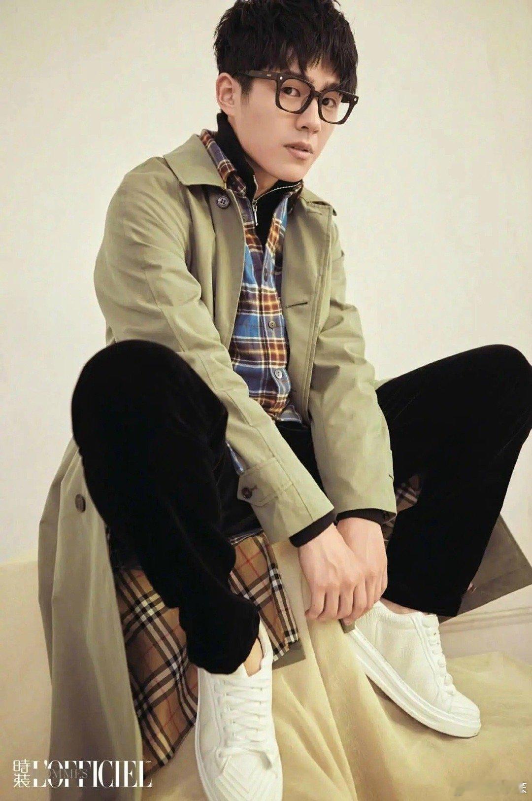 刘昊然现在代言只有一个了，他去影圈前拍的剧都还是超豪华班底呢，现在混电影圈几年，