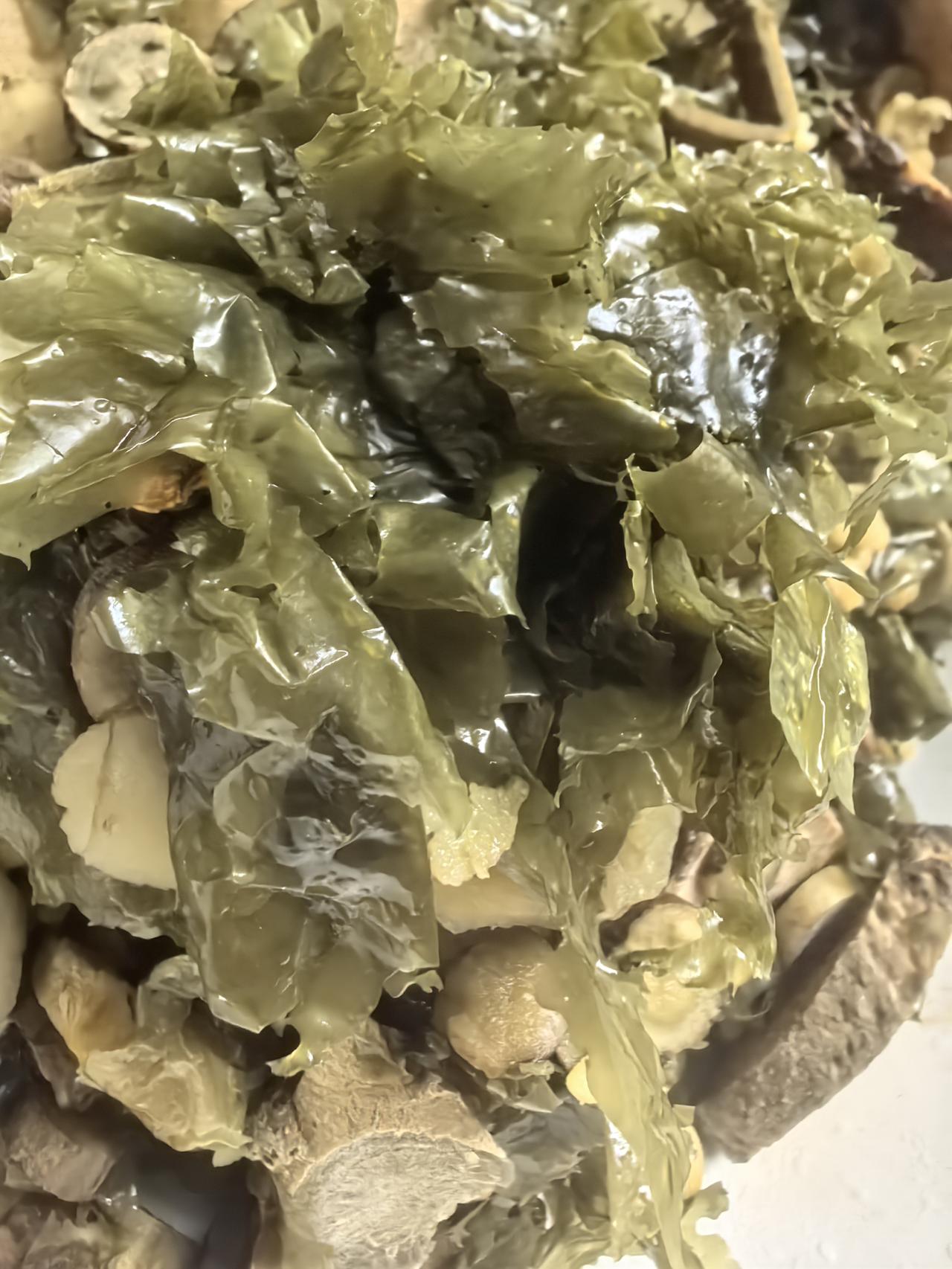 一直以为昆布就是海带。日本就把海带叫昆布。一查，原来是海带的中药名。
这个是广昆