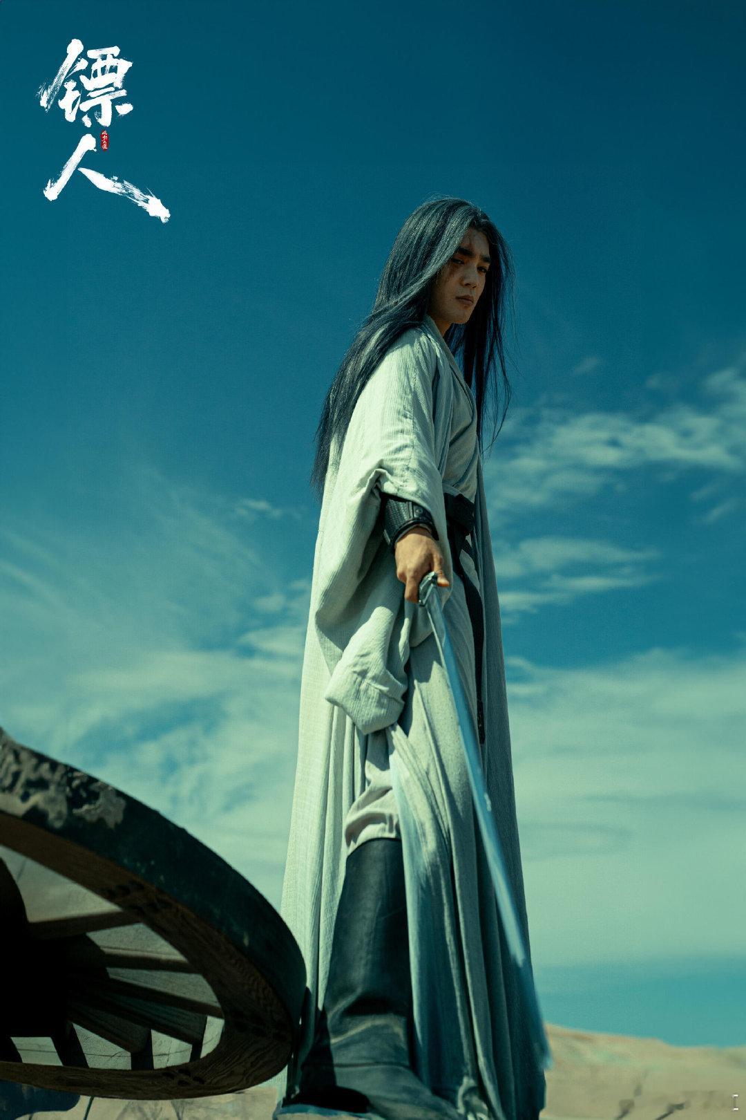 镖人汇聚了几代武侠人的不甘心镖人的意义超越了票房在特效泛滥、AI横行的今天，《镖