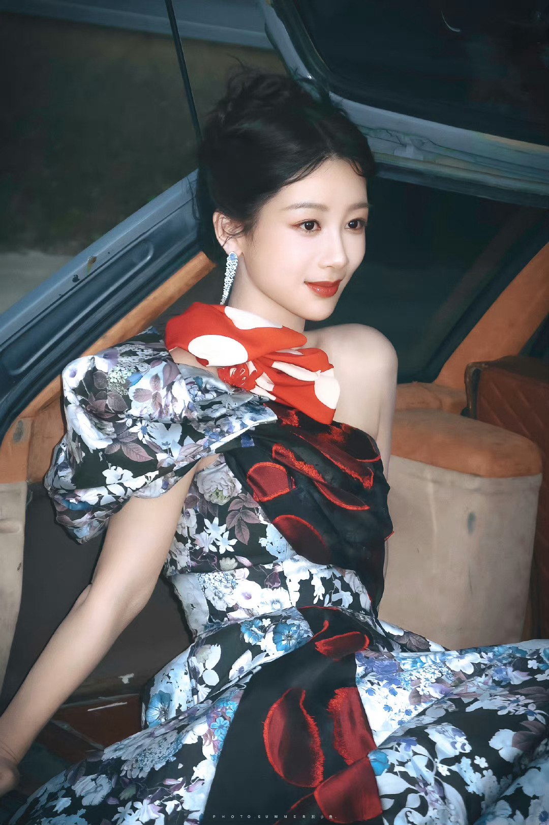 #杨紫[超话]#[抱一抱]#杨紫国色芳华# |#杨紫何惟芳# 🍃 🕊 （15