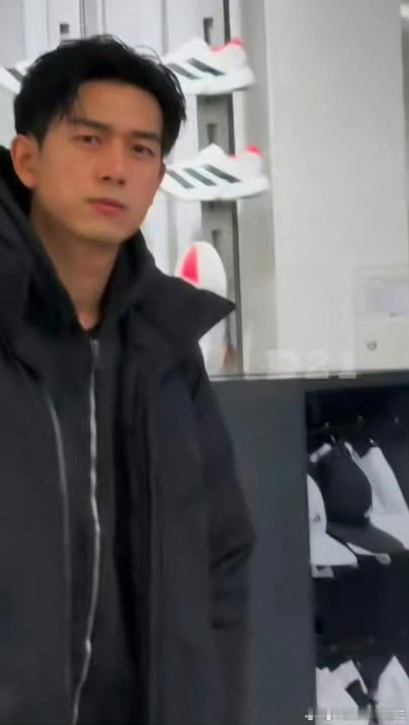 求首尔街头偶遇李现逛街这个视频的退出键 
