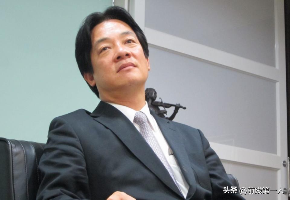 安倍死了三年多！赖清德突然抬出这个名字，把台海几十年无战事的功劳，一把塞进一个日