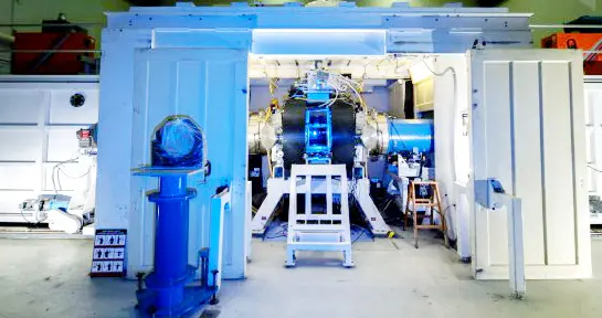 美海军研究实验室正开发氟化氩激光器或可带来实用的聚变反应堆