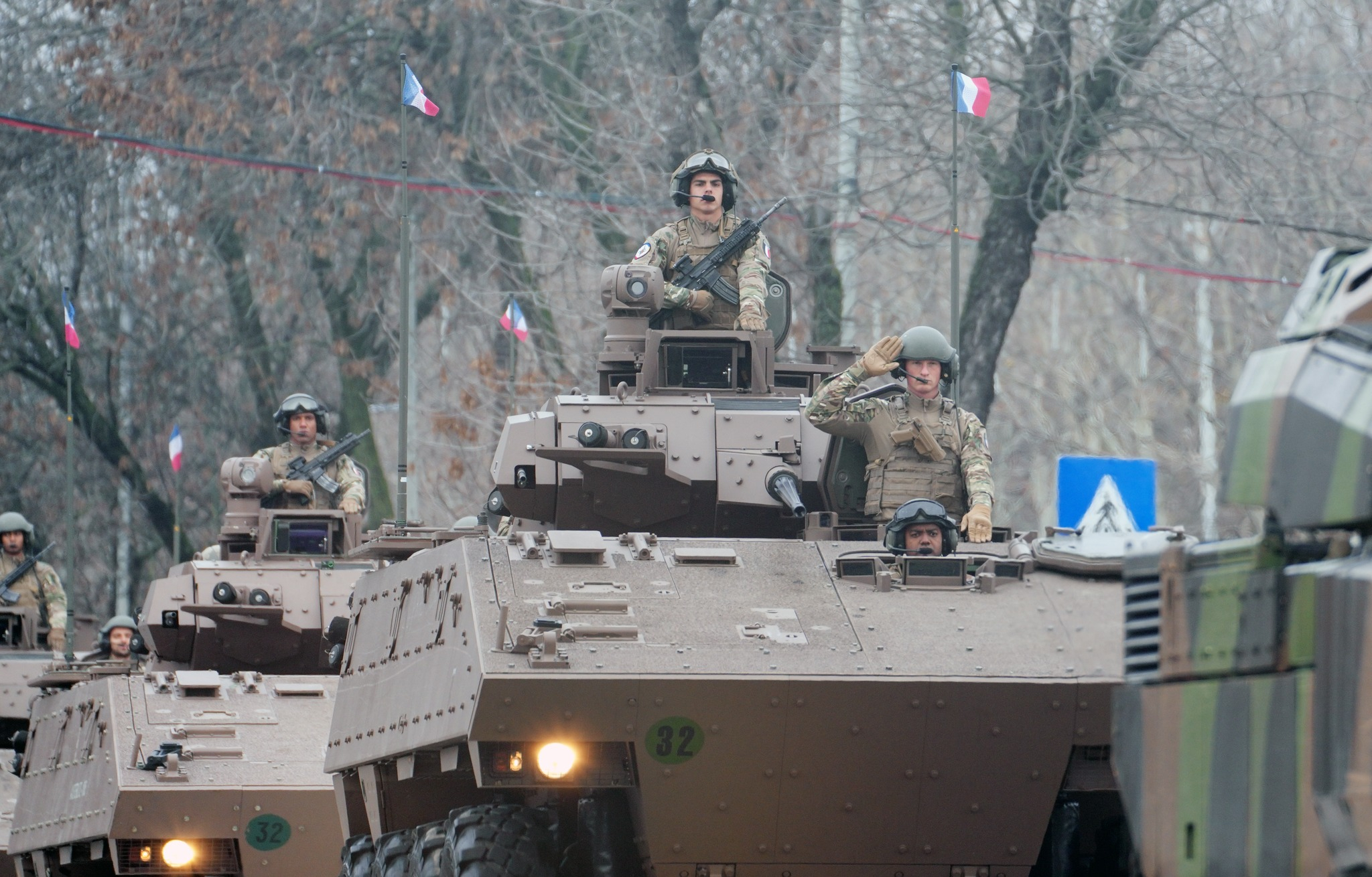 波兰比利时法国西班牙部队受邀参加了在布加勒斯特举行的罗马尼亚国庆日阅兵式 