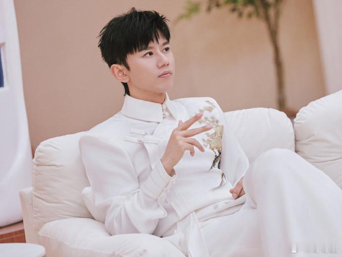 张杰国乐无双舞台收视第一国乐无双收视登顶谁也没想到国风舞台能拿下当期收视第一，张