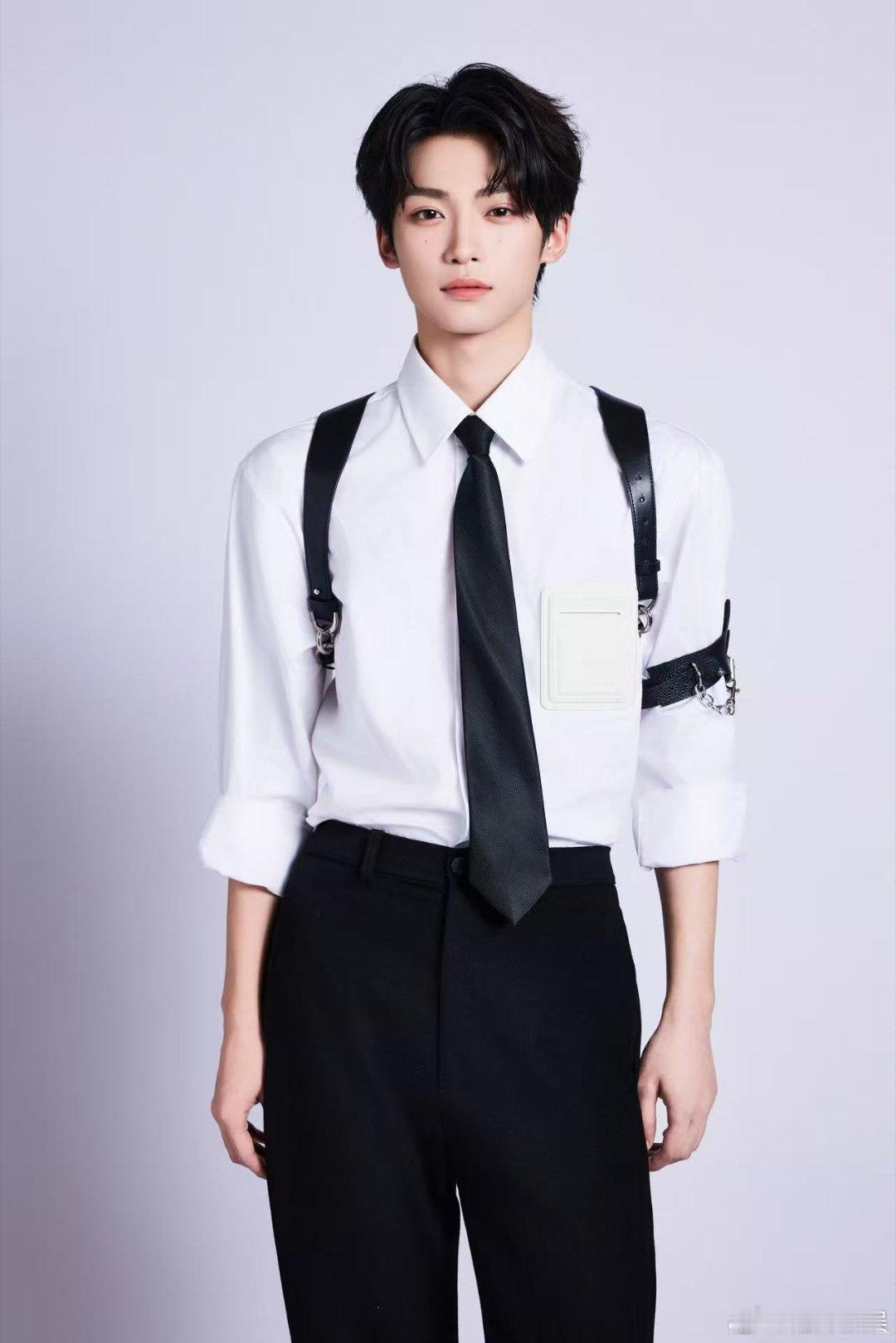 梓渝还差一件披风一个面具梓渝万圣节制服造型梓渝万圣节制服造型，我去，好看爱看 ​