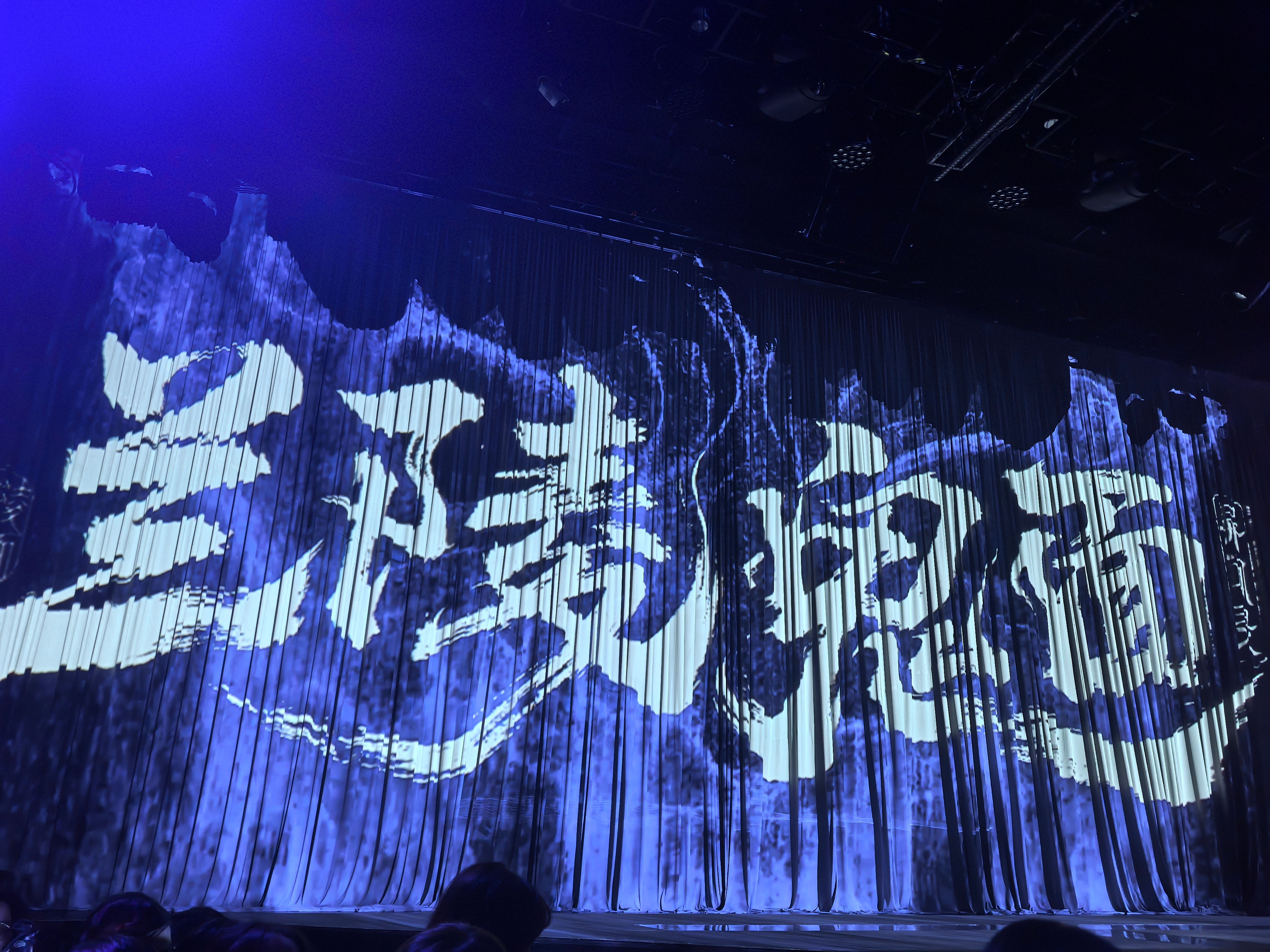 好想蹲下被踩死算了 