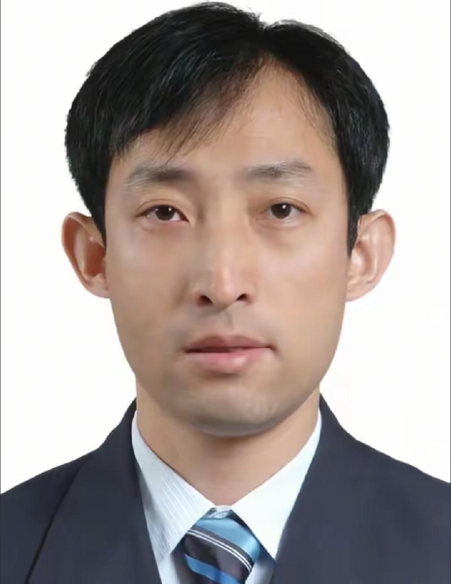 最强中专生高会军，黑龙江双鸭山集贤县人，50岁，现任职哈尔滨工业大学研究中心主任
