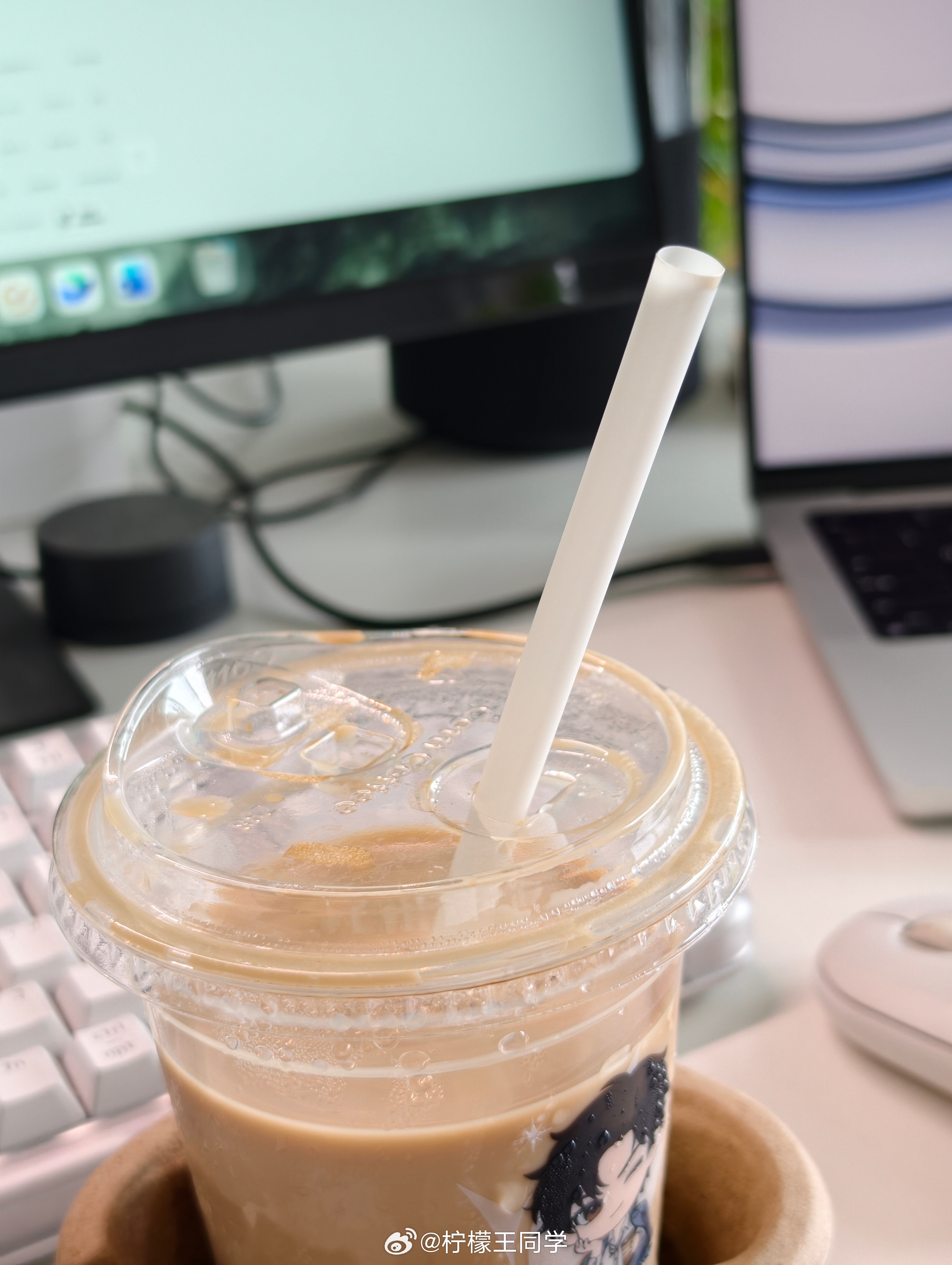 尽量少用玻璃吸管现在除了玻璃杯，玻璃吸管很少见了吧？有时候喝东西就喜欢咬咬吸管，