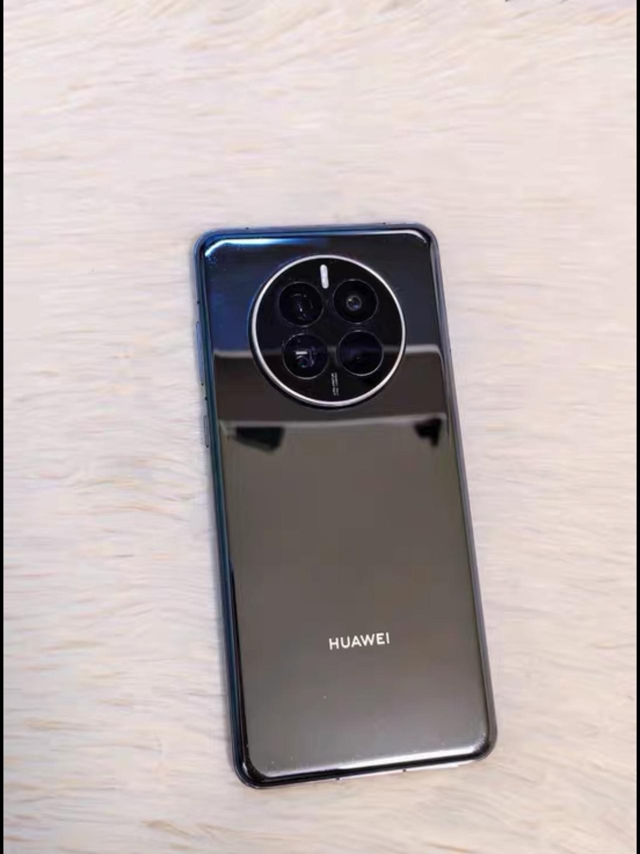 不会2026年还有人用Mate 50吧？这台手机搭载骁龙8+ 4G芯片，5G全面