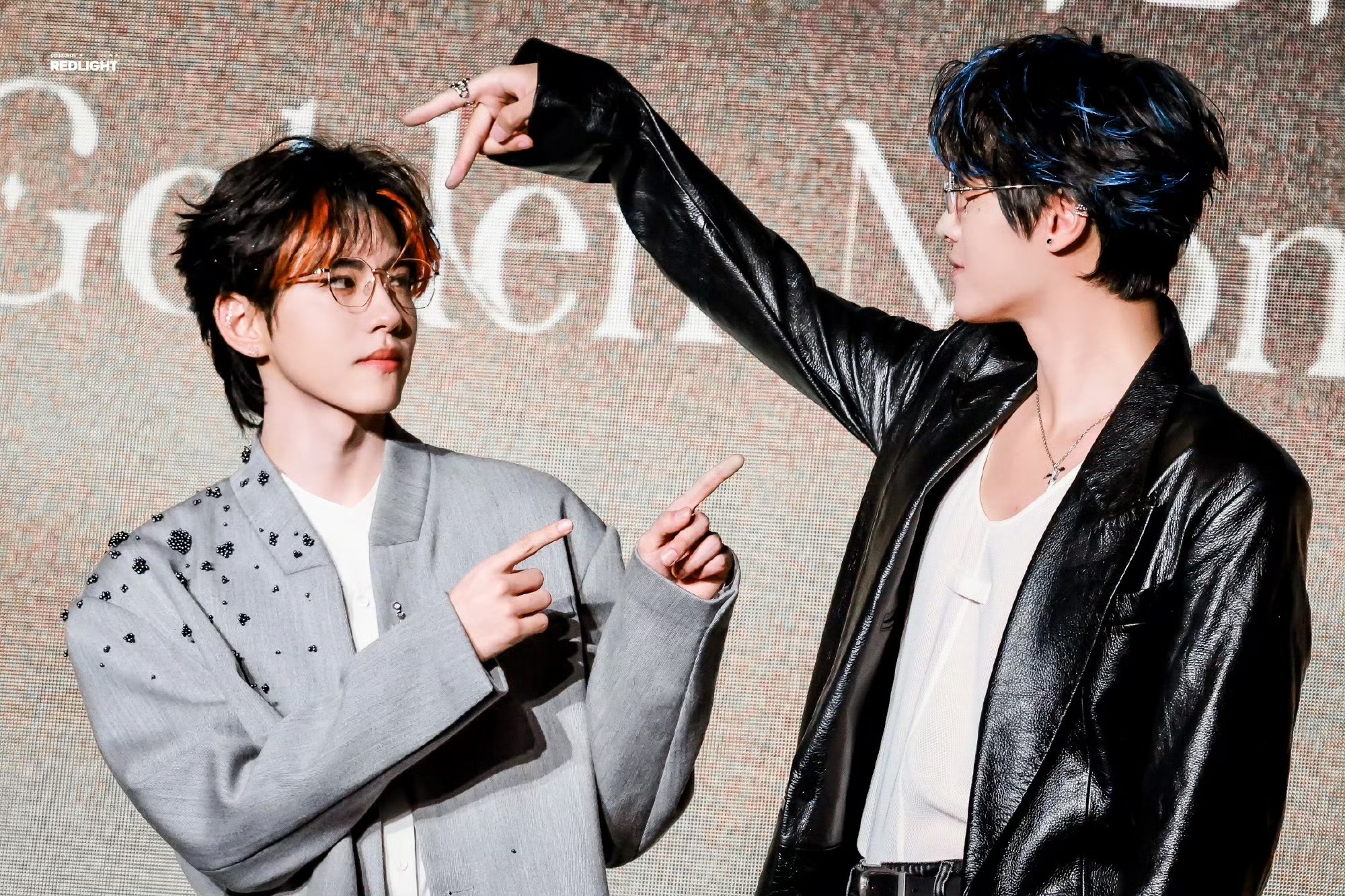 展丞  zc 展丞 物理一共16态有固态，液态，气态，等离子态，超固态，辐射场态