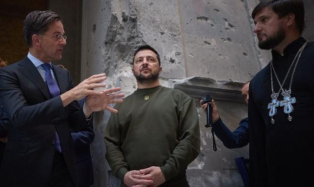 泽连斯基想不明白，过去四年，俄罗斯一直在失利，乌克兰一直在胜利，但是美国最终却开