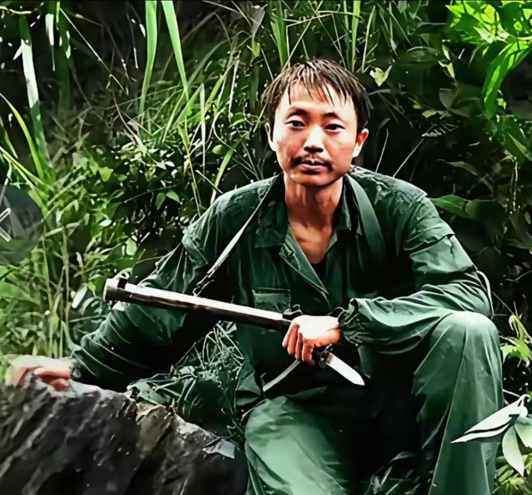 这人叫邵军青，本来是机关里画地图、算距离的参谋，一天兵都没带过。1987年，他主