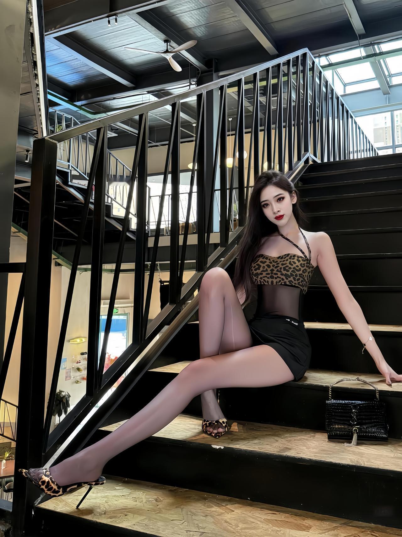 管她美不美，发了在说[耶]