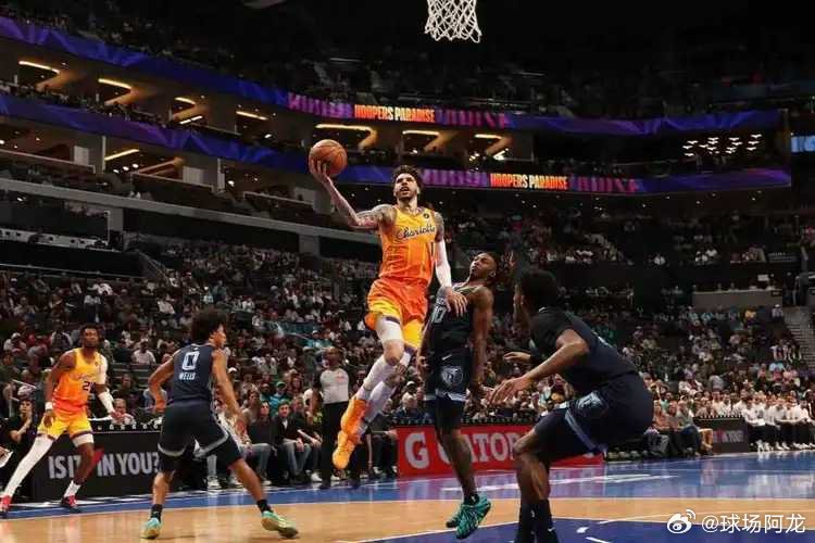 北京时间3月22日，NBA常规赛黄蜂主场对阵灰熊，其中灰熊是背靠背第二场。黄蜂在